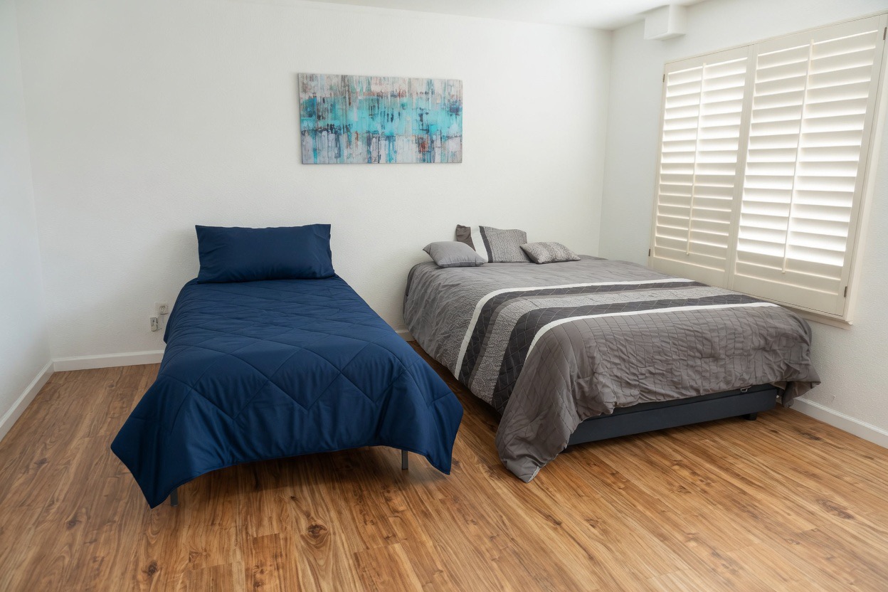 Bedroom with twin and full bed